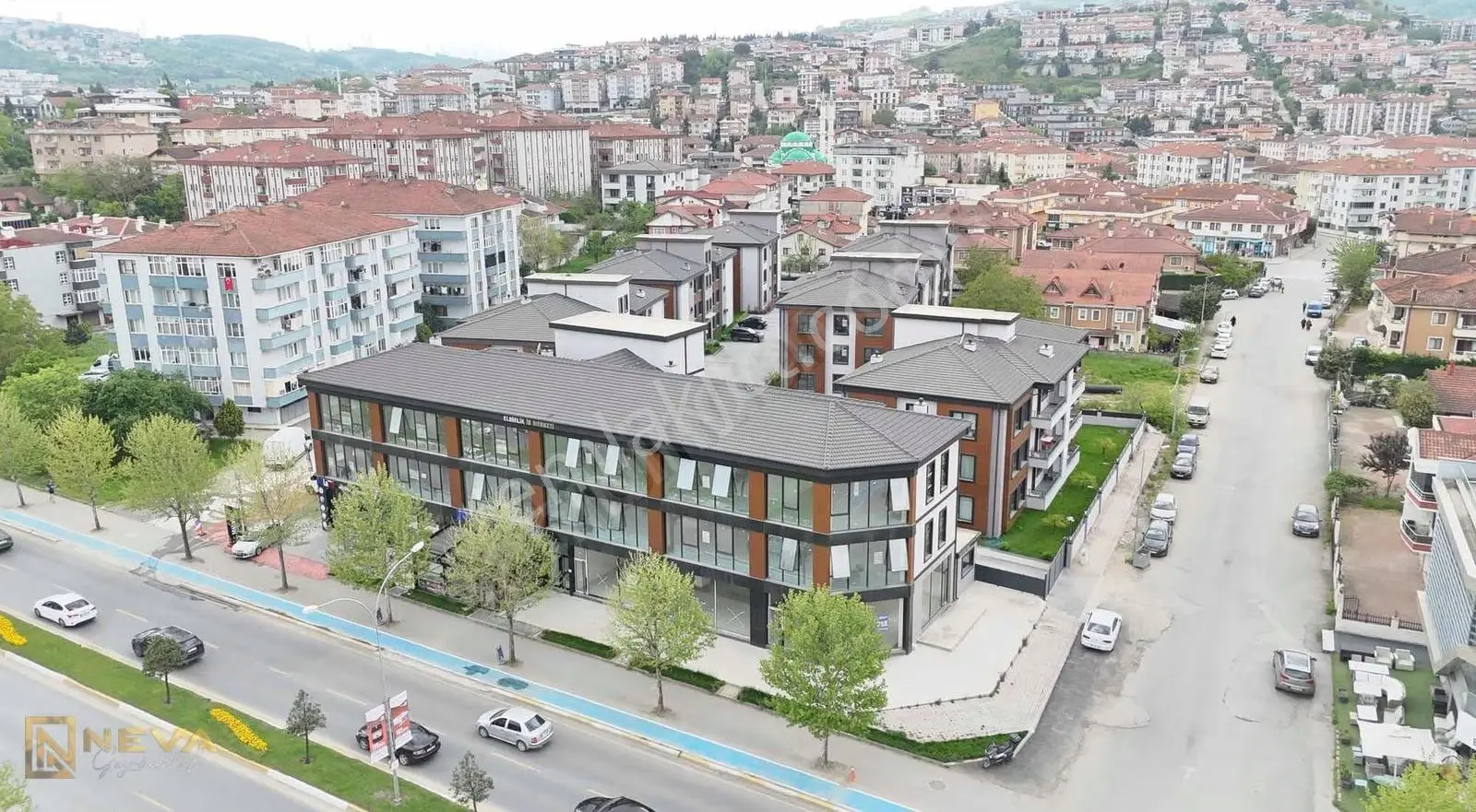 Serdivan 2.cadde Elbirlik Yaşam Sitesi 170m2 4+1 Ferah Daire
