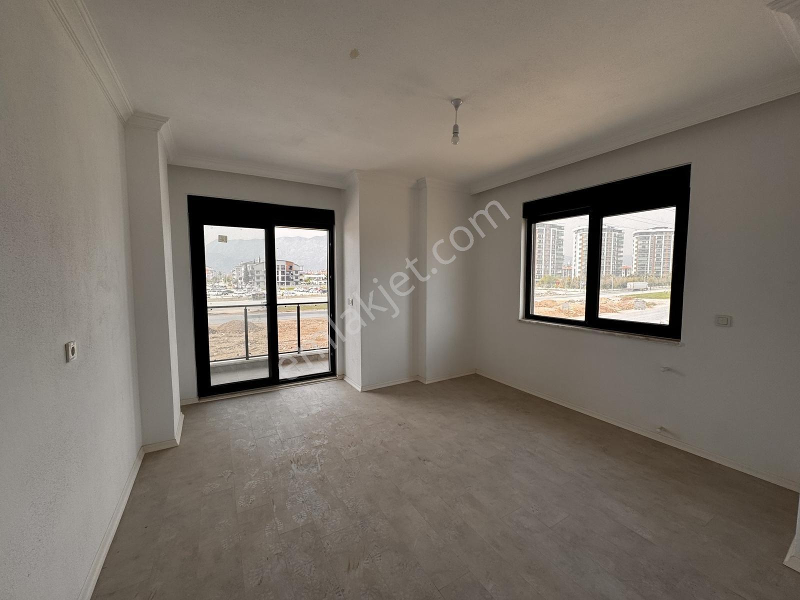 Döşemealtı Yeniköy Devlet Hastanesi Karşısı Kiralık İşyeri