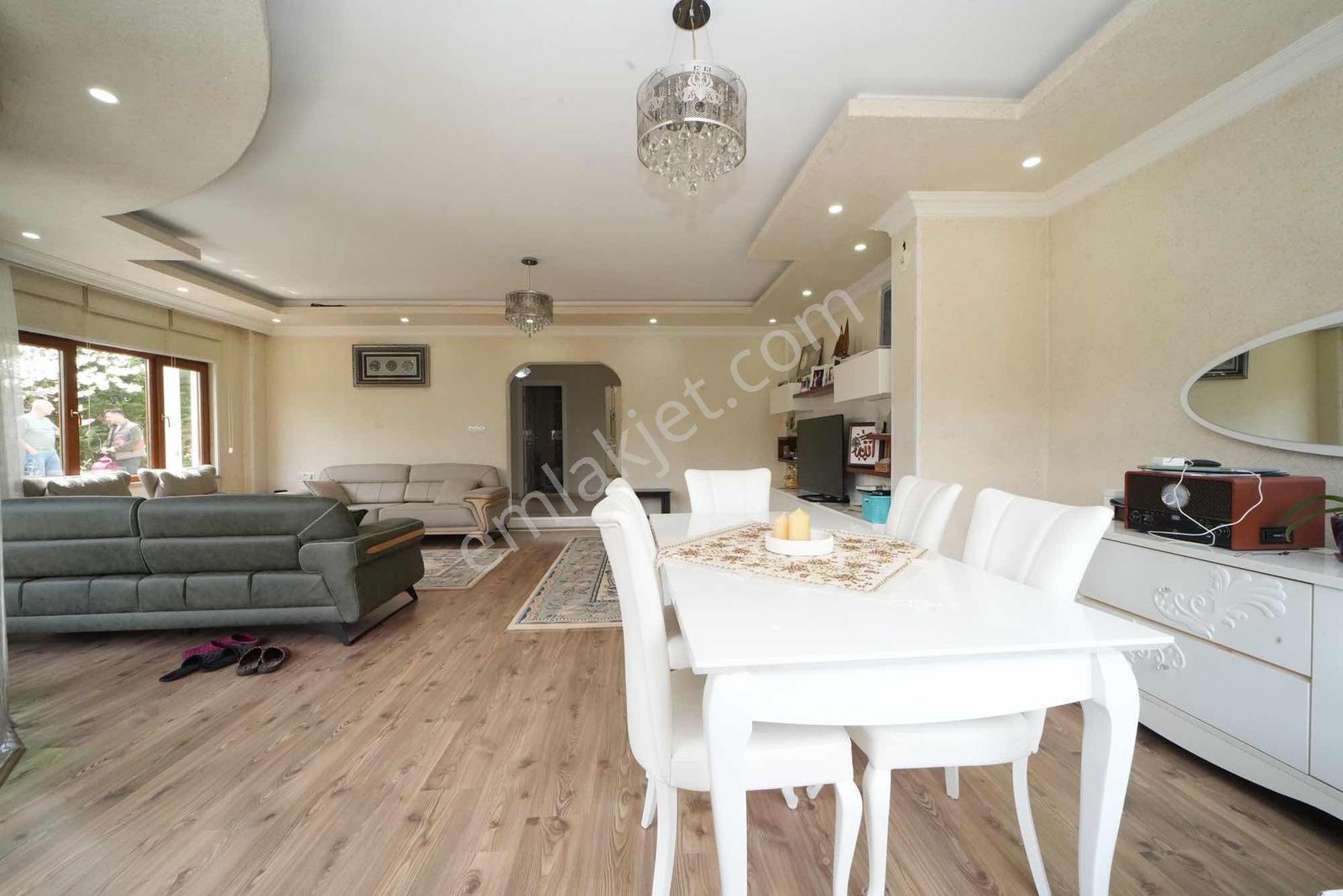 Özlüce 19 Mayıs Mahallesinde 5+1 Müstakil Köşe Parsel Villa - Görsel 7