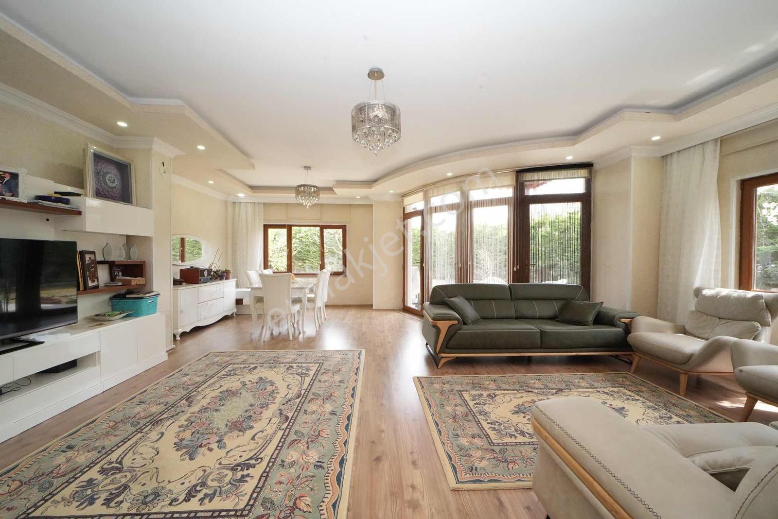Özlüce 19 Mayıs Mahallesinde 5+1 Müstakil Köşe Parsel Villa - Görsel 14