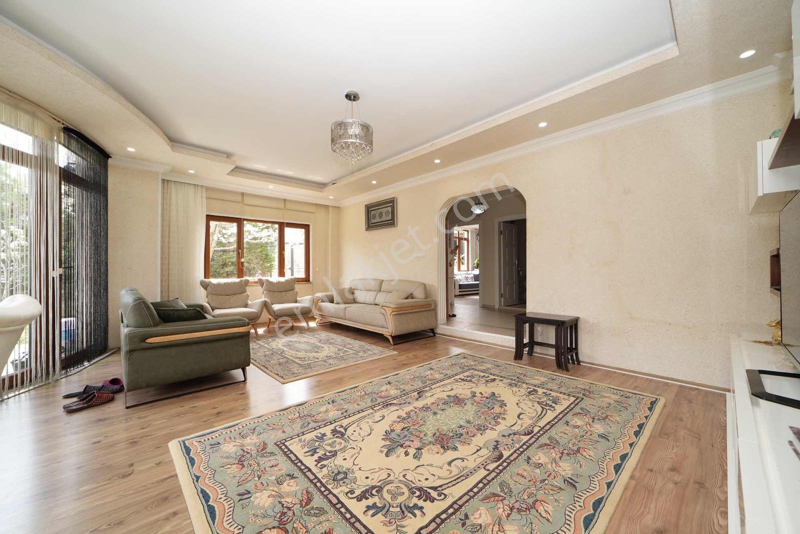 Özlüce 19 Mayıs Mahallesinde 5+1 Müstakil Köşe Parsel Villa - Görsel 13