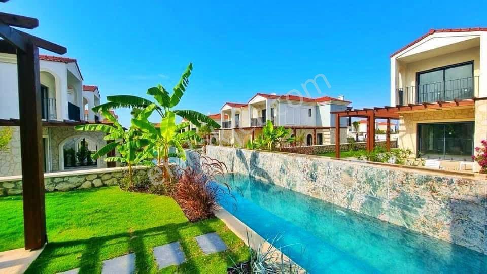 Kuşadası Davutlarda 3+1 Sıfır Özel Mimari Özel Havuz Tadında Satılık Villa - Görsel 8
