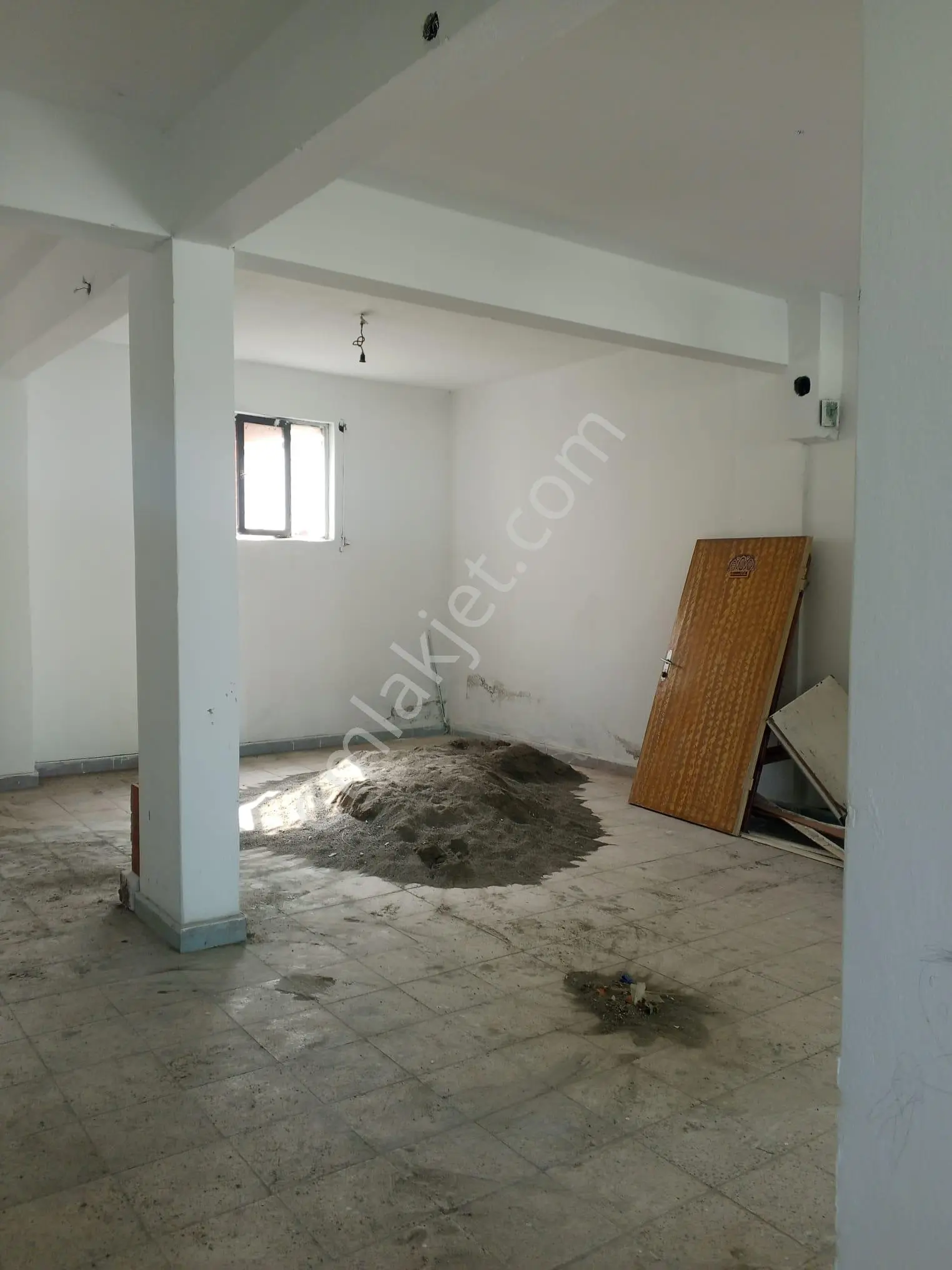 Adalet Gold Group Emlak'tan Kiralık Dükkan Depo Merkezin Göbeğinde Uygun Fiyata - Görsel 4