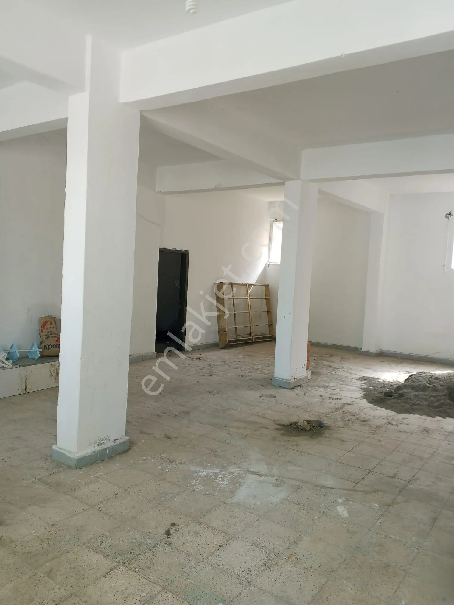 Adalet Gold Group Emlak'tan Kiralık Dükkan Depo Merkezin Göbeğinde Uygun Fiyata - Görsel 3