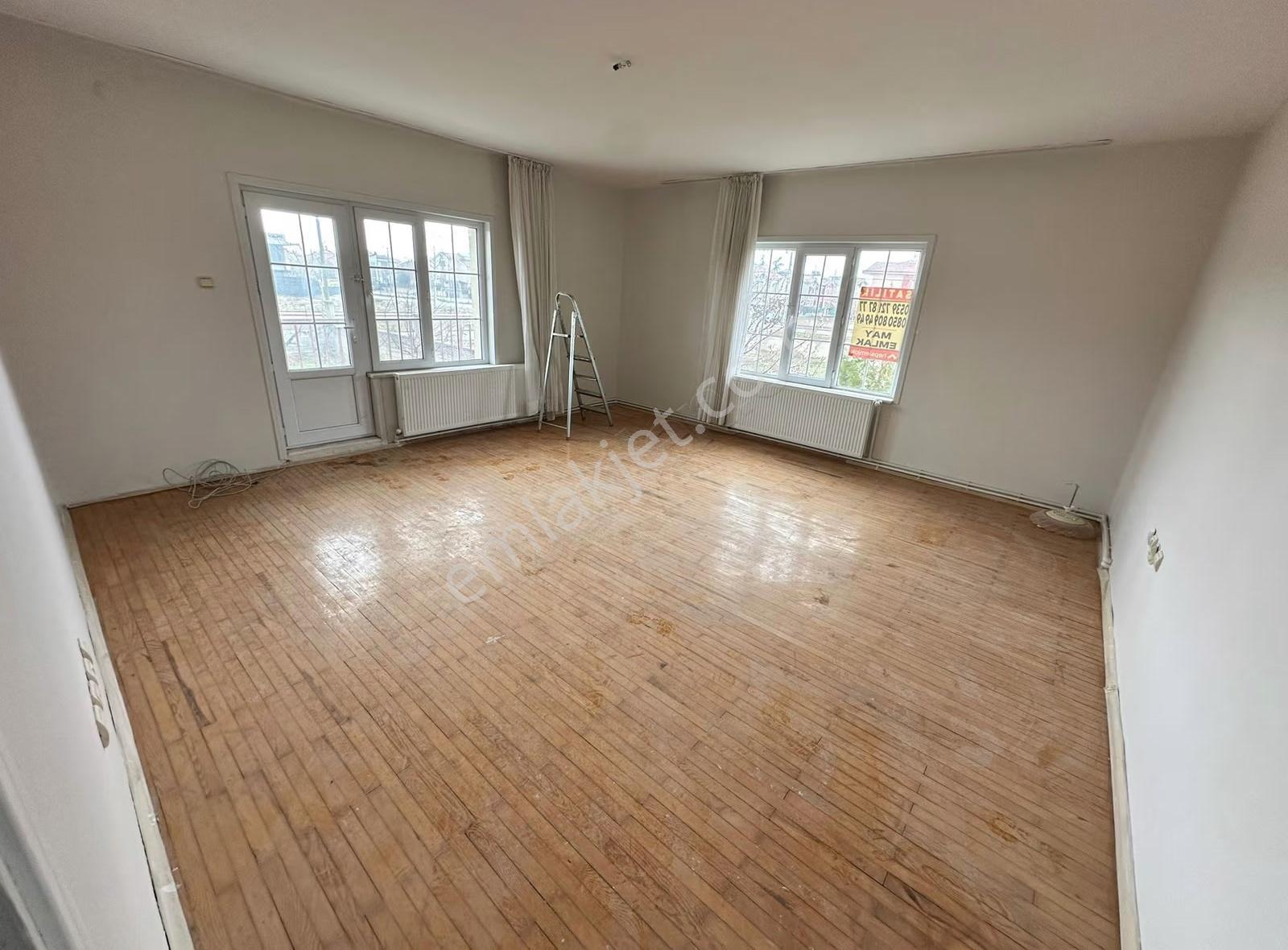 Stadyum Yan Tarafında Kendine Ait Bahçesi Olan Kiralık 2+1 Daire - Görsel 22