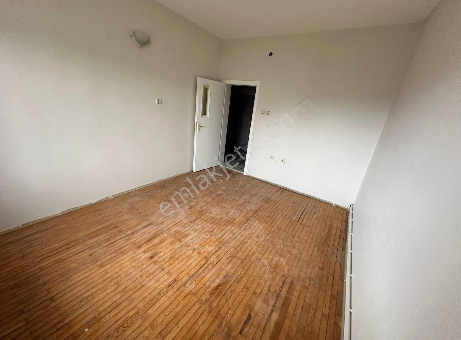 Stadyum Yan Tarafında Kendine Ait Bahçesi Olan Kiralık 2+1 Daire - Görsel 29