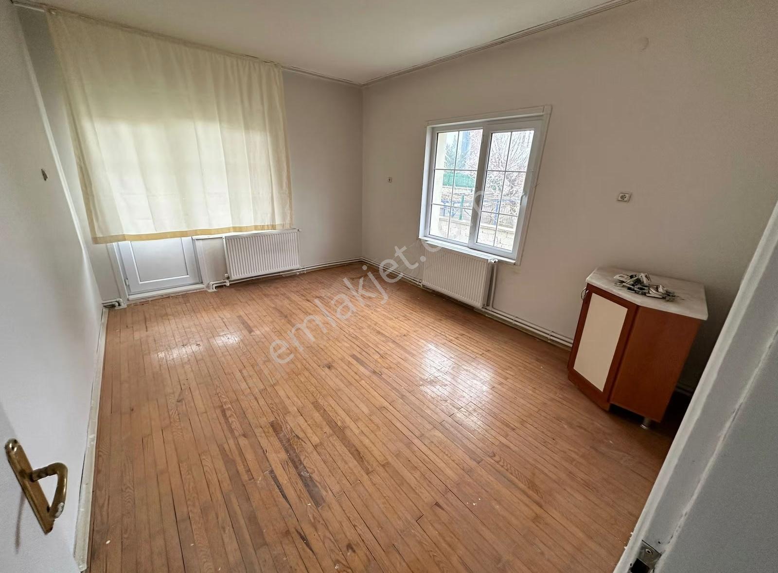 Stadyum Yan Tarafında Kendine Ait Bahçesi Olan Kiralık 2+1 Daire - Görsel 23