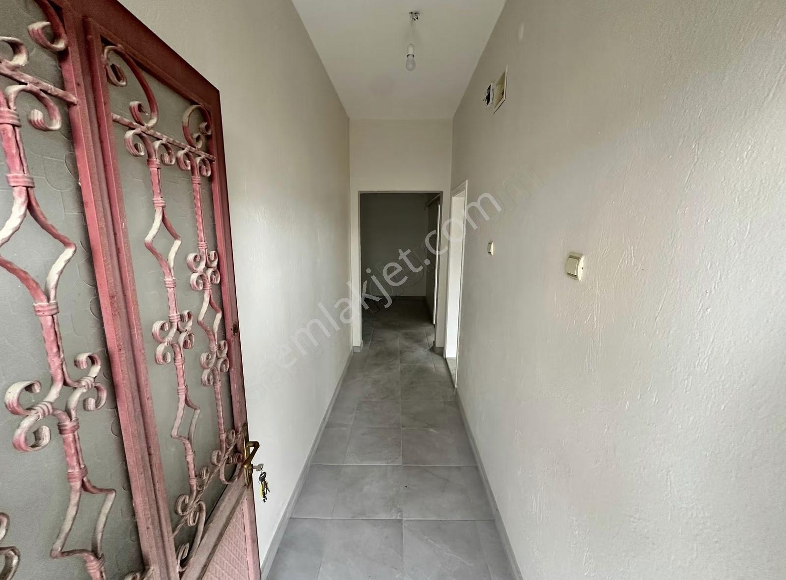 Stadyum Yan Tarafında Kendine Ait Bahçesi Olan Kiralık 2+1 Daire - Görsel 10