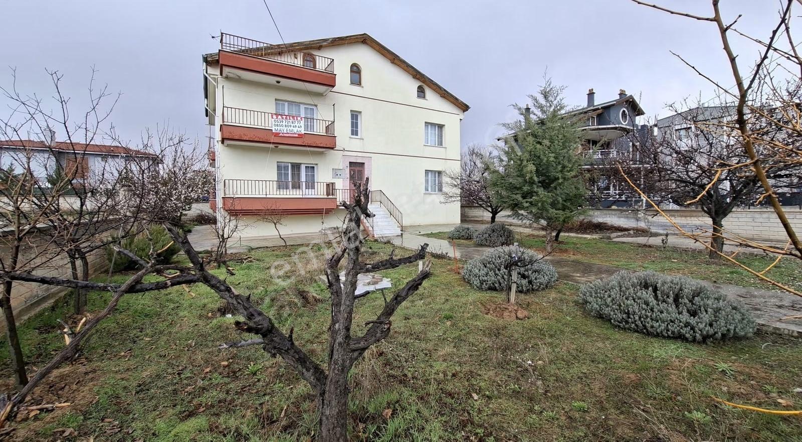Stadyum Yan Tarafında Kendine Ait Bahçesi Olan Kiralık 2+1 Daire