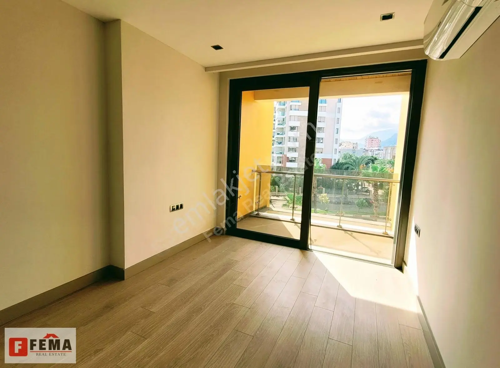 Denize Sıfır Satılık 4+1 Daire - Vatandaşlığa Uygun- For Sale - Görsel 3