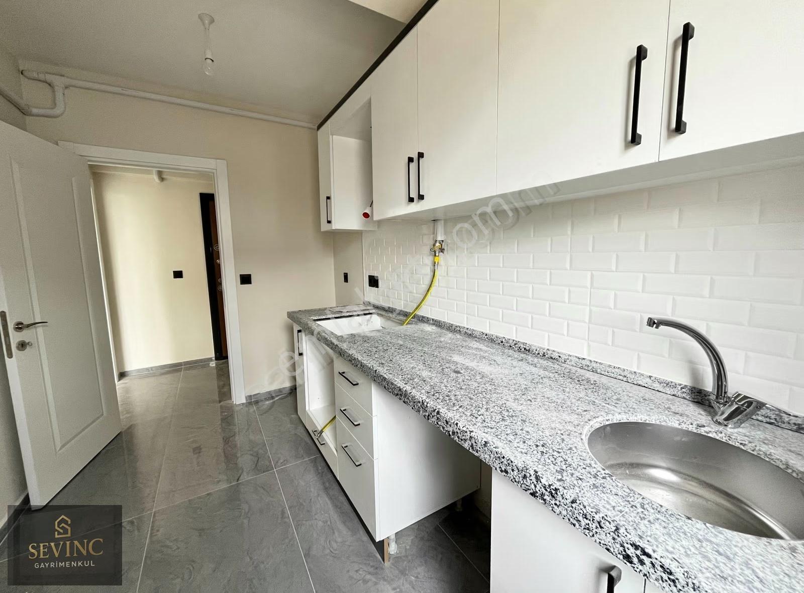 Sevinçten Erdek Asfaltında Güney Cephe Ara Kat 2+0 Kiralık Daire - Görsel 6