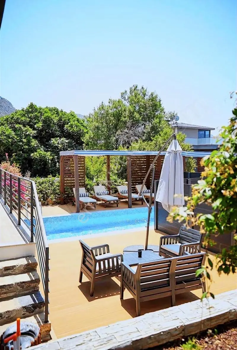 Söğüt'te Deniz Manzaralı Havuzlu Eşyalarıyla Satılık Lüks Villa - Görsel 2