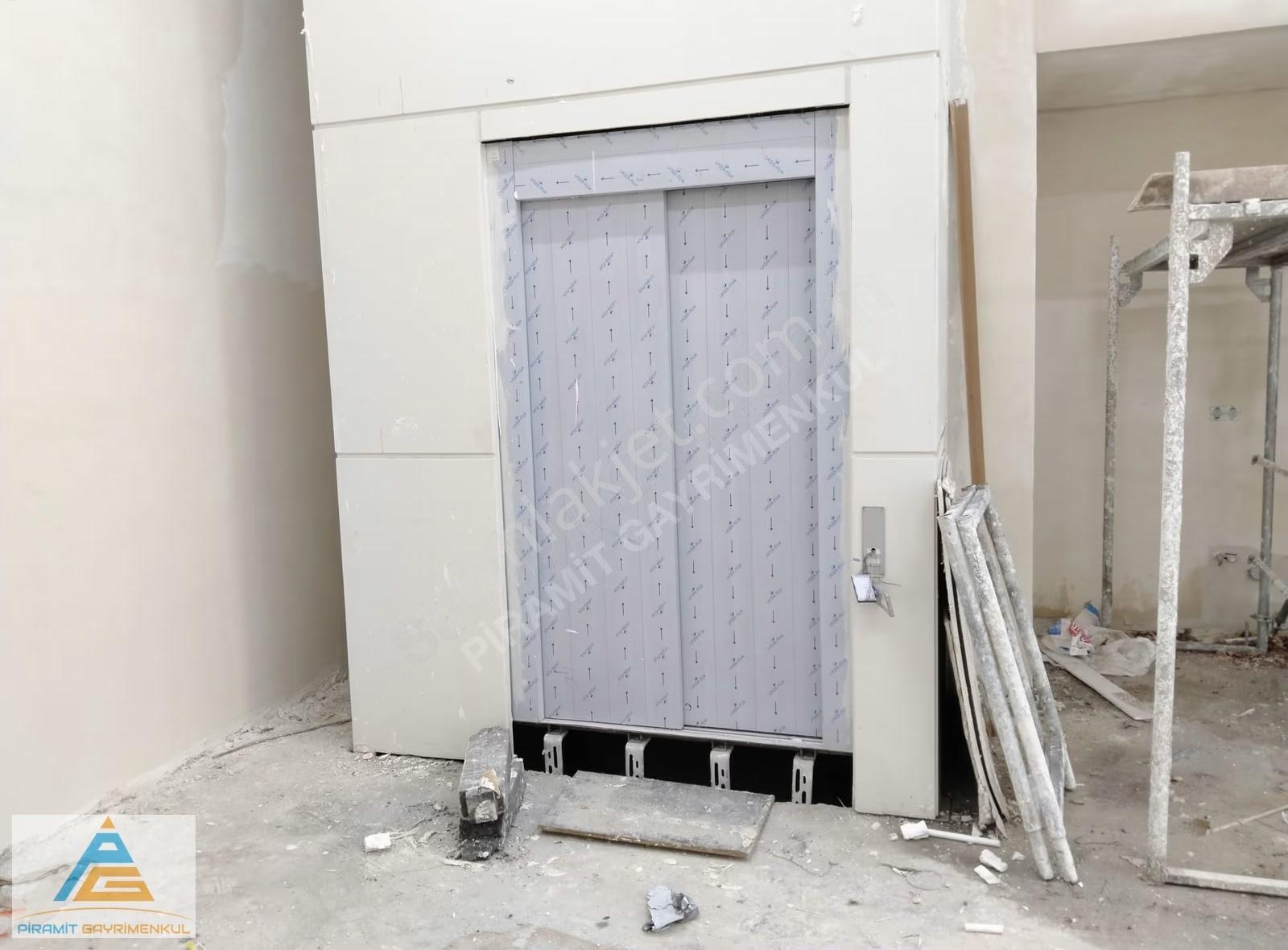 Som Ticaret Merkezi 2 De Kiralık Yüksek M2 İmalat Depo Alanı