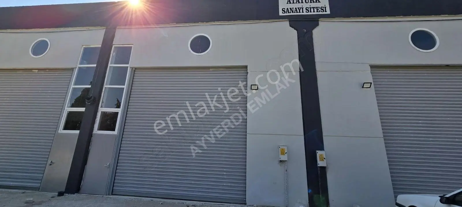 Atatürk Sanayi Sitesinde 220 M² Depo