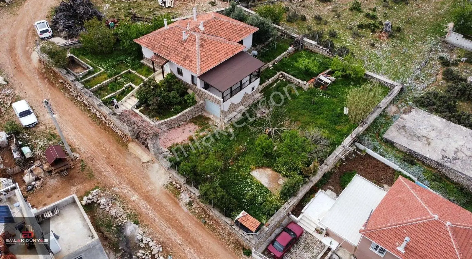 Döşemealtı Dağbeli Nde 1040 M2 Arazide Satılık Yazlık Fırsatı
