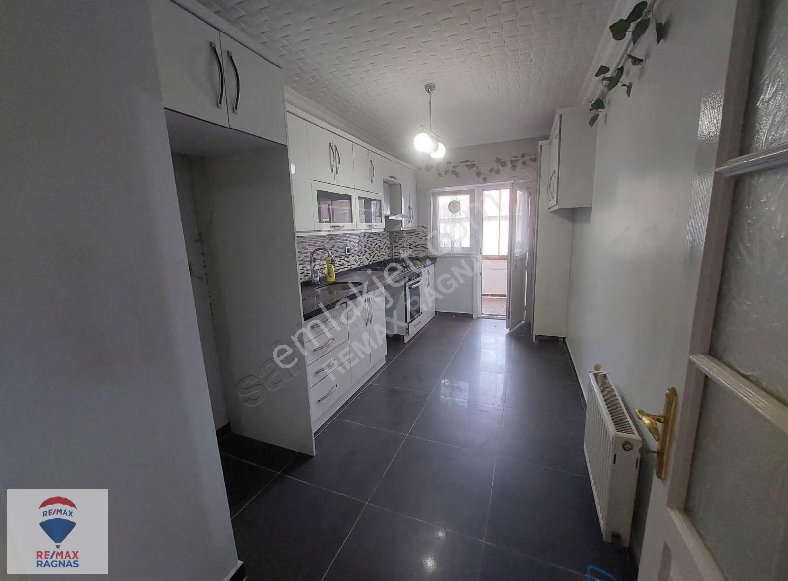 Çengelköy'de Bahar Sitesinde; Kiralık 3+1 Kiralık Ara Kat Daire - Görsel 23
