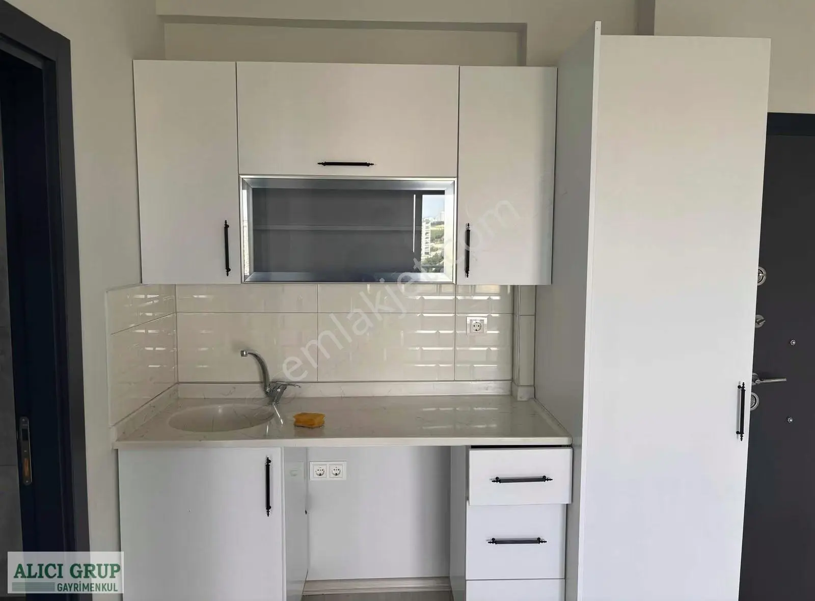 #yeşiltepe Mah. Geniş Oturum Kiralık 1+1 Daire - Görsel 3