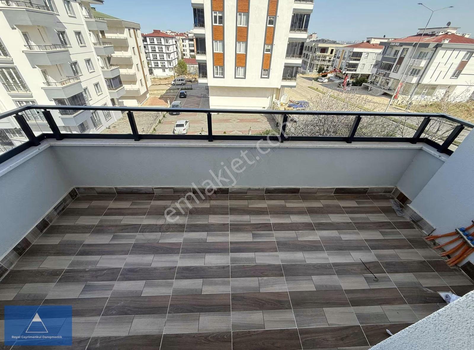 Toplu Konut Bulvarına Cephe Sıfır Eşyalı Kiralık 1+1 - Görsel 3
