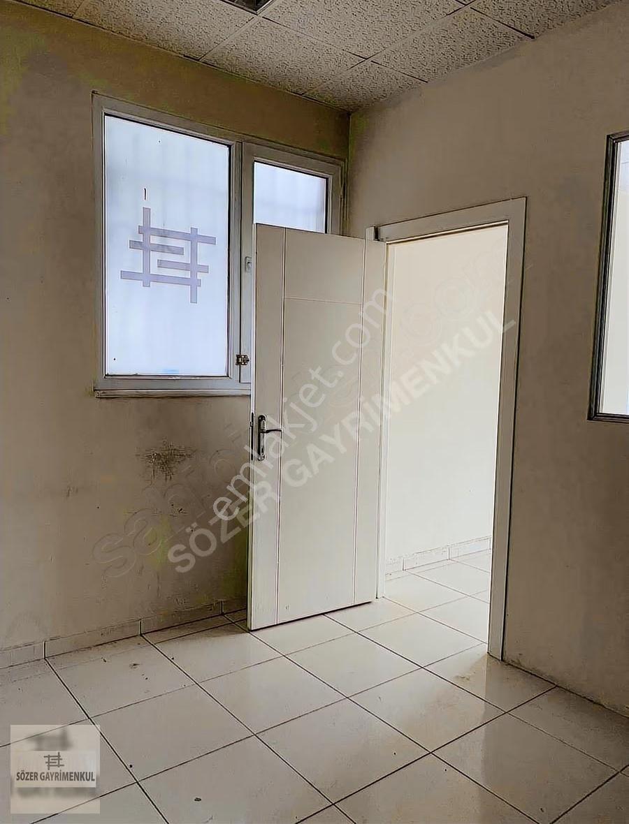 Hadımköy'de Ana Caddeye Yakın Kiralık Dükkan - Görsel 2