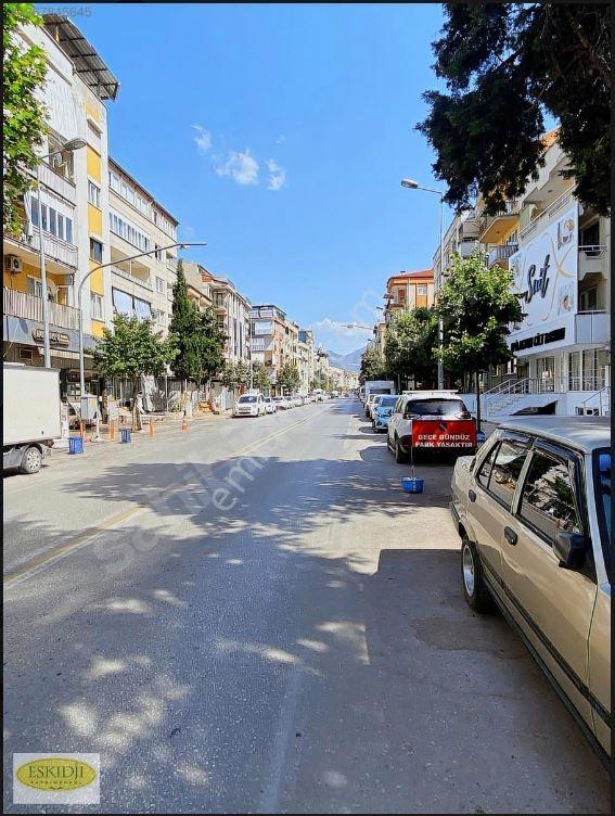 Binyapıdan Kıbrıs Şehitler Cadde Üzeri Kiralık Fırsat İşyeri ! - Görsel 14