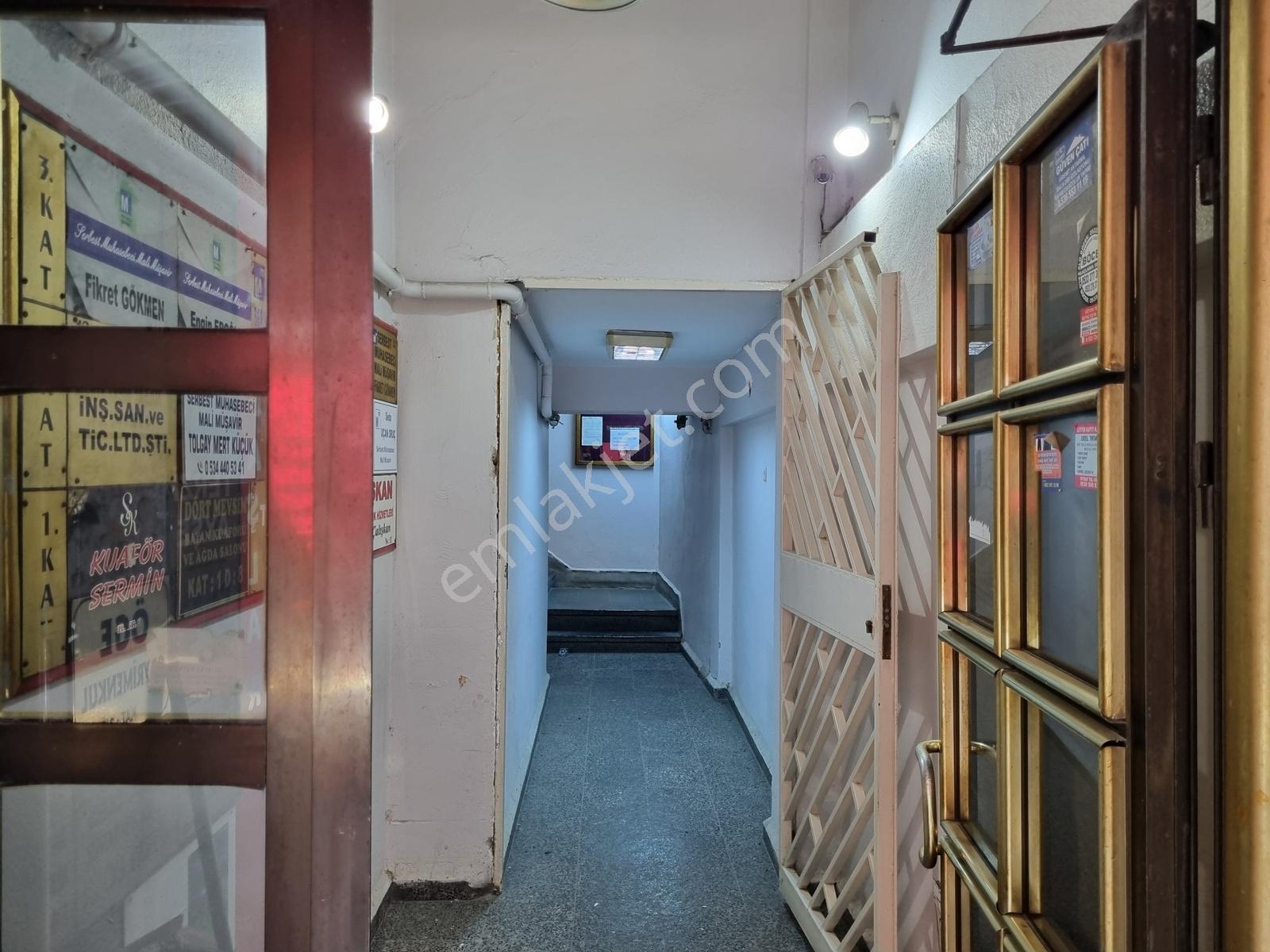 İzmit Merkez Hafız Şerif Sokakta Kiralık Ofis - Görsel 23