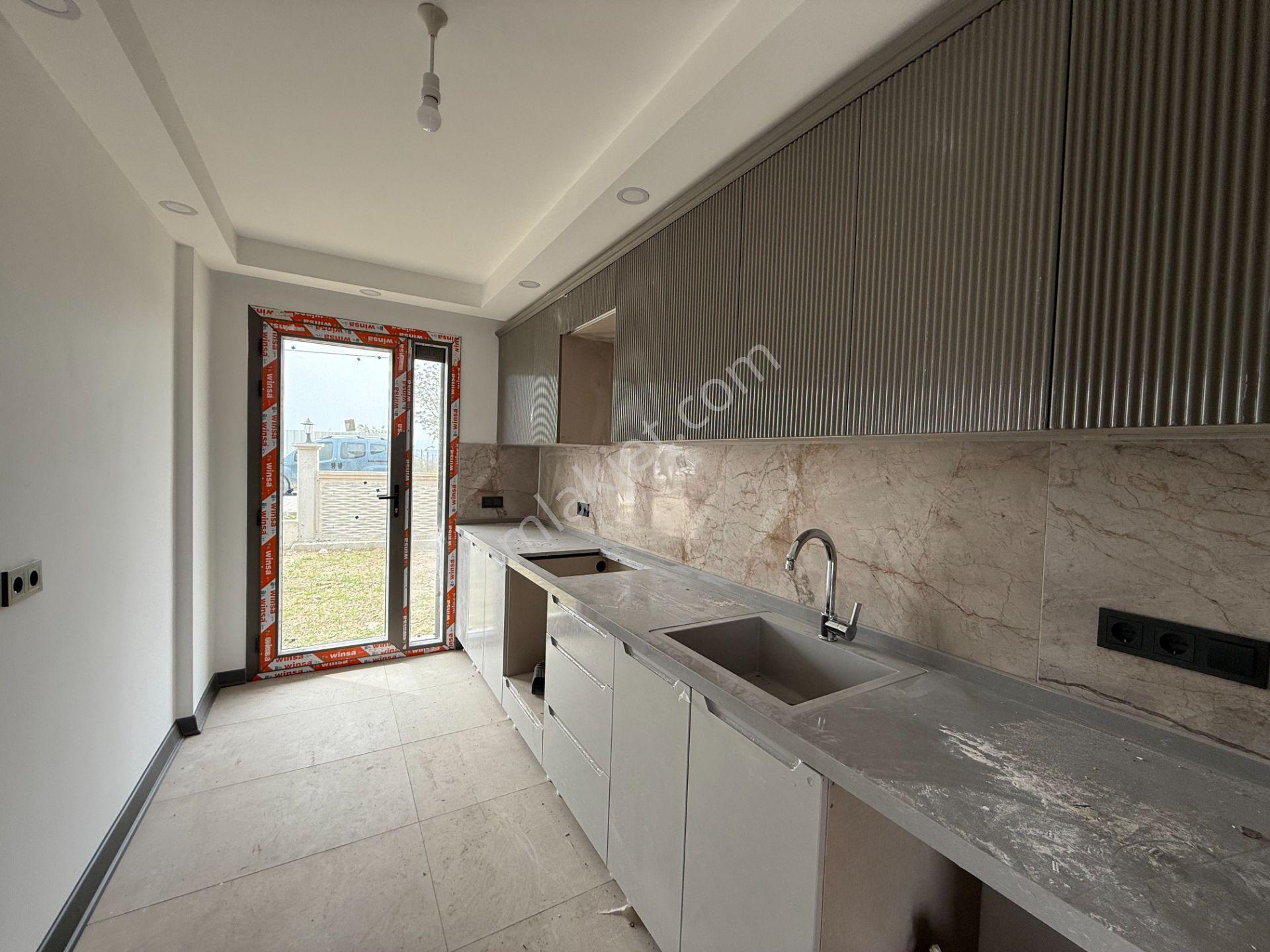 Seferihisar Tepecik’te Modern Mimarili Ayrı Mutfak Sıfır Villa - Görsel 10