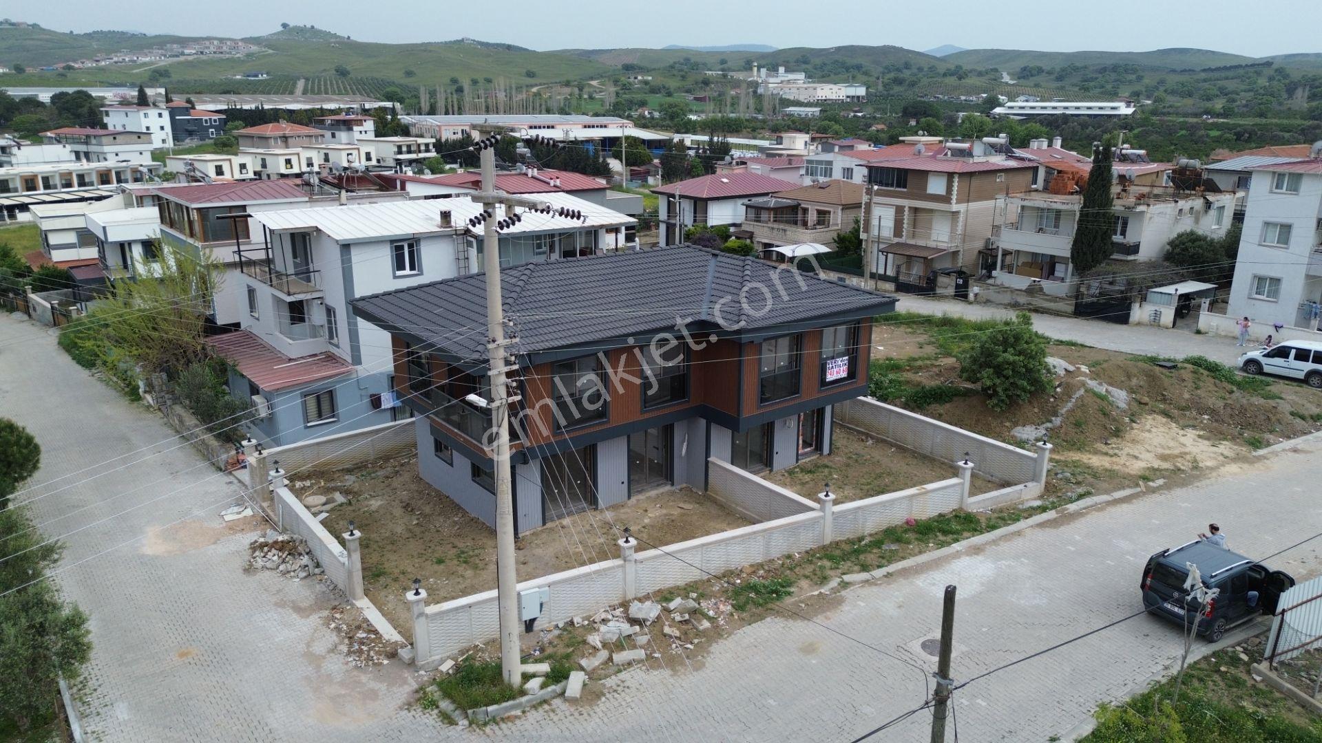 Seferihisar Tepecik’te Modern Mimarili Ayrı Mutfak Sıfır Villa - Görsel 35