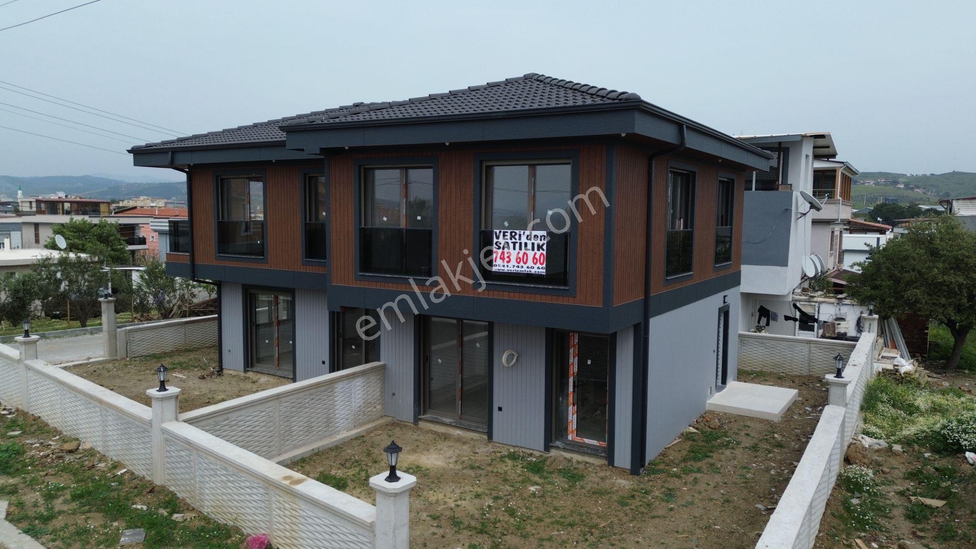 Seferihisar Tepecik’te Modern Mimarili Ayrı Mutfak Sıfır Villa