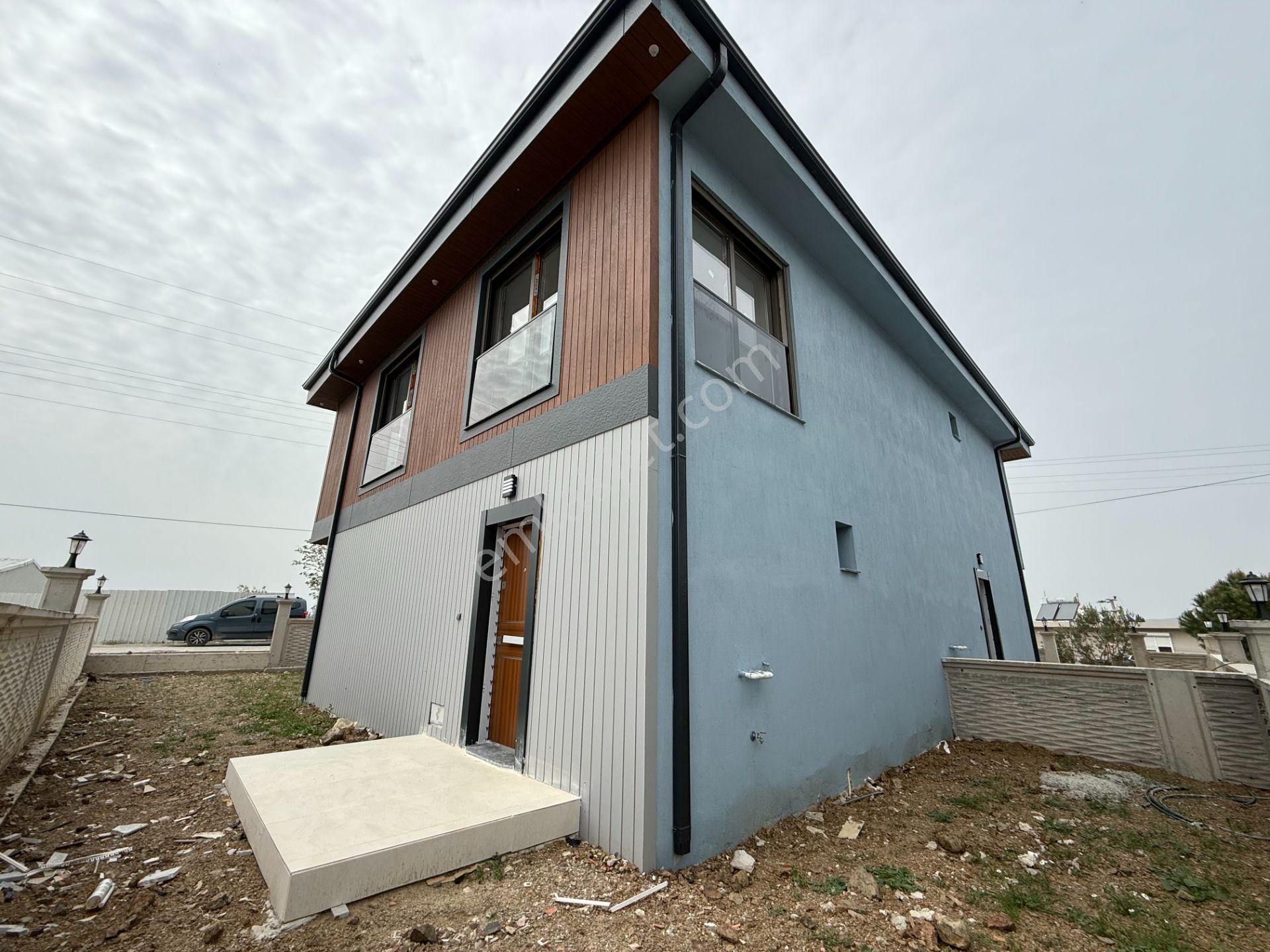 Seferihisar Tepecik’te Modern Mimarili Ayrı Mutfak Sıfır Villa - Görsel 13