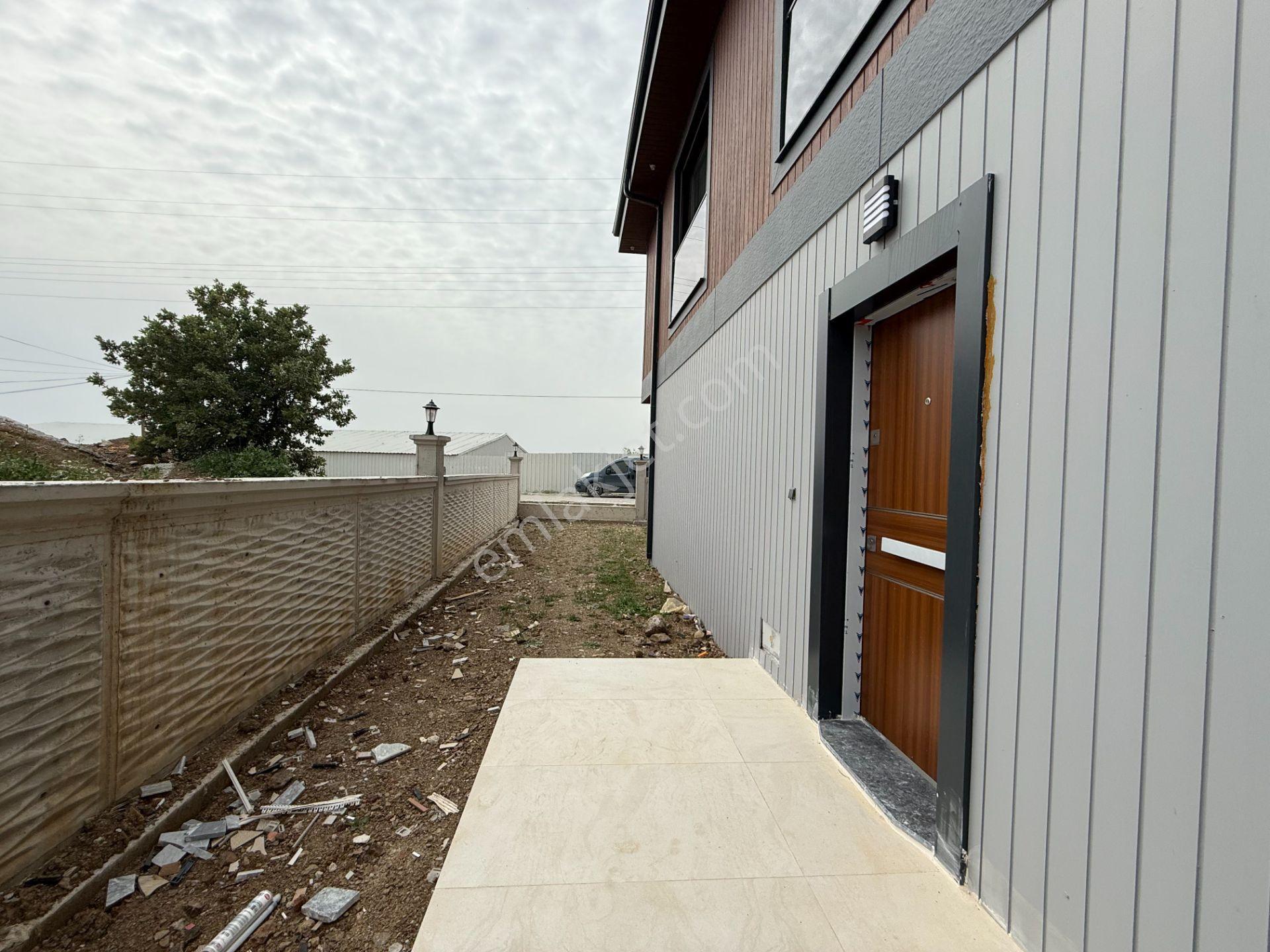 Seferihisar Tepecik’te Modern Mimarili Ayrı Mutfak Sıfır Villa - Görsel 14