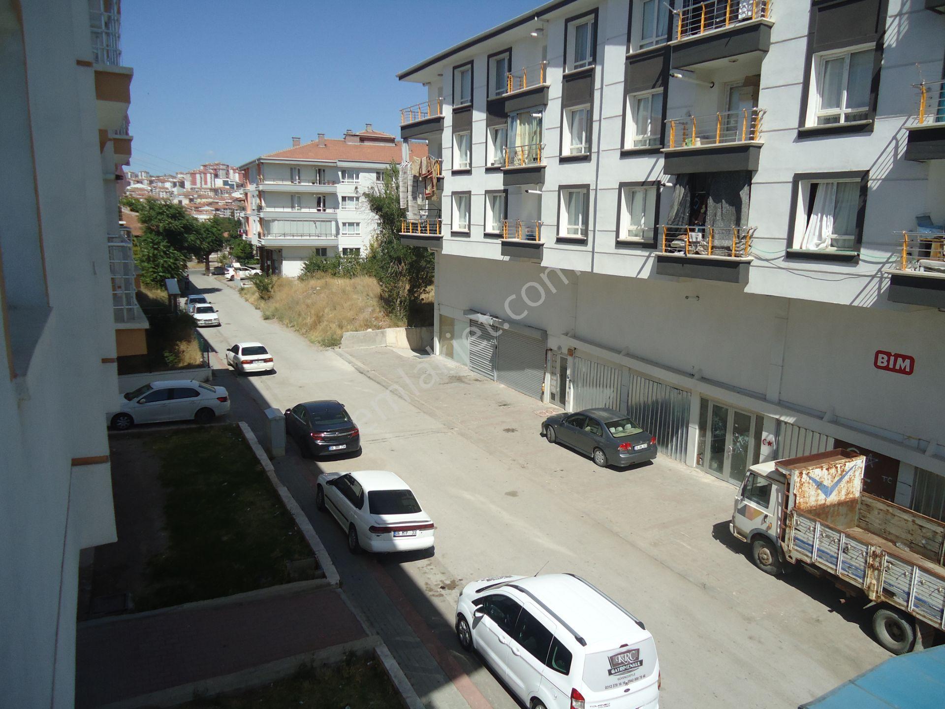 Krc'den Cadde Üzeri Geniş Katta Satılık 3+1 Daire - Görsel 20