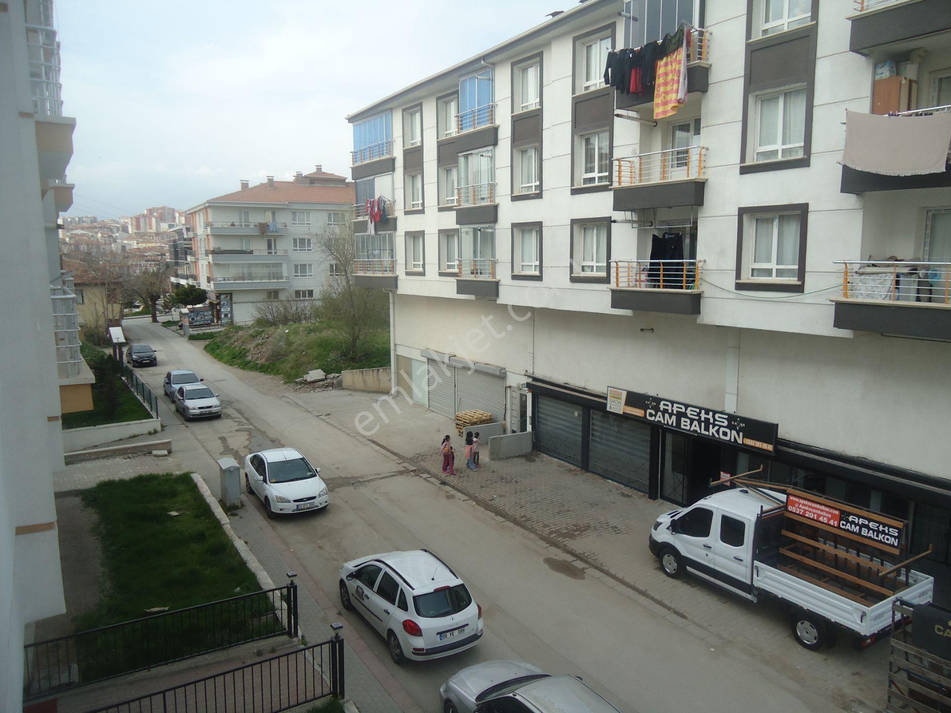 Krc'den Cadde Üzeri Geniş Katta Satılık 3+1 Daire - Görsel 27