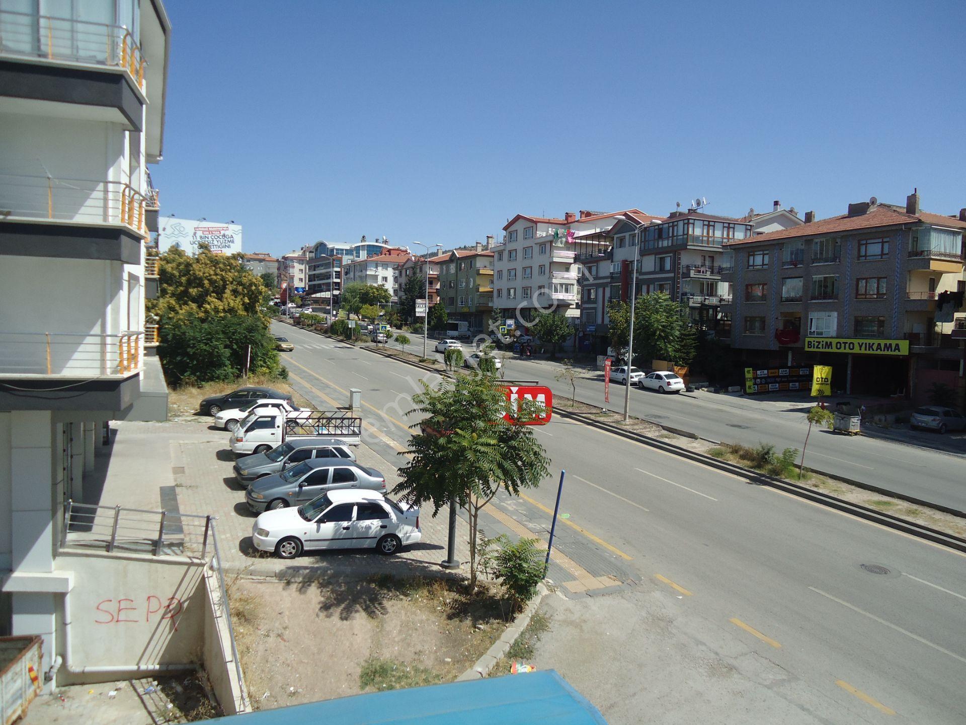 Krc'den Cadde Üzeri Geniş Katta Satılık 3+1 Daire - Görsel 17