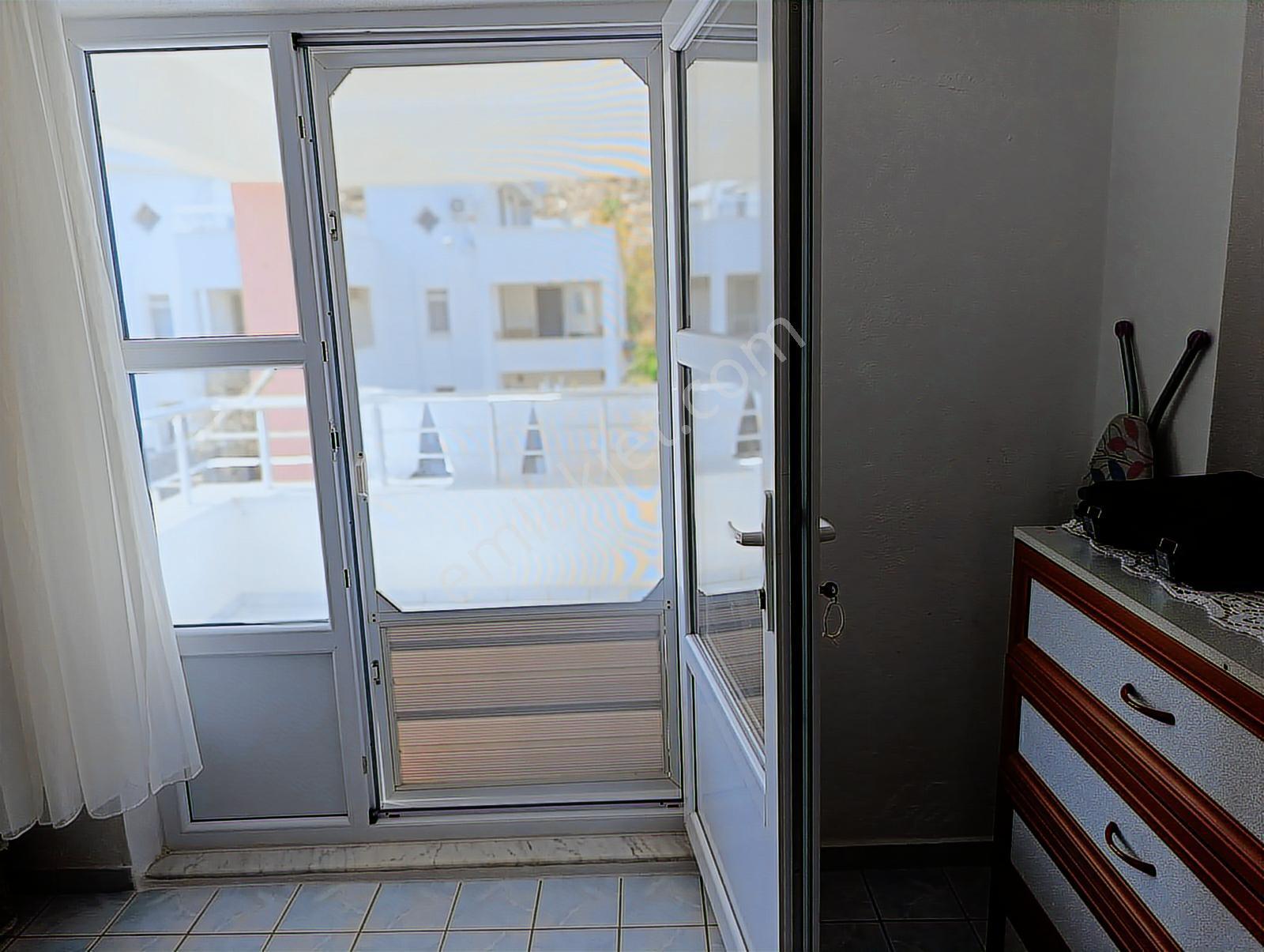 Karakuş Emlaktan Havuz-deniz Manzaralı Eşyalı Satılık Tripleks - Görsel 24