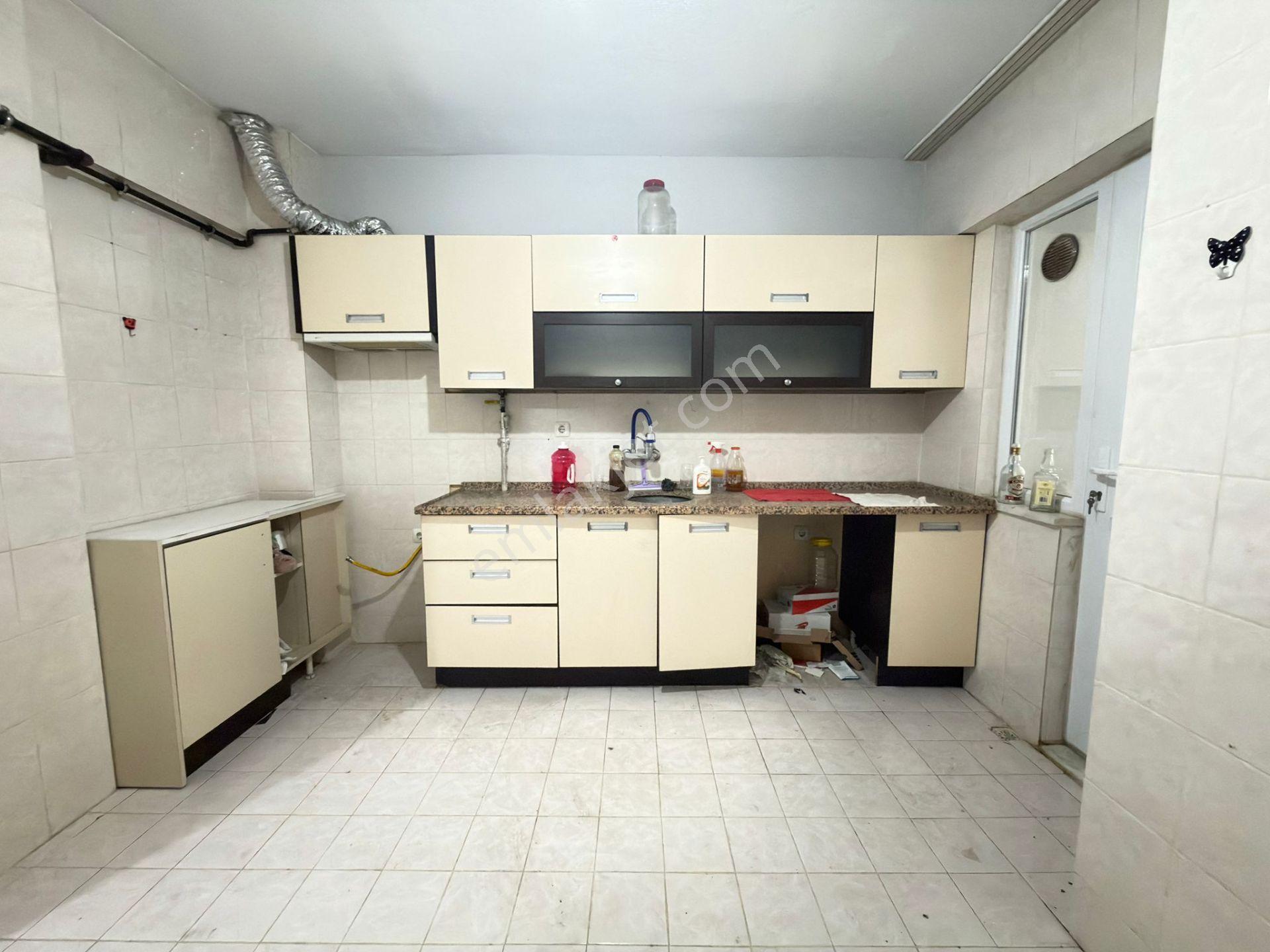 🏡 Göl-san Gayrimenkul’den 🏡 Zafer Mahallesinde Doğalgazlı Arakat 3+1 Satılık !!!