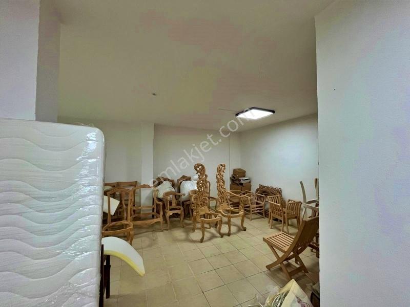 Avcılar E-5 Yanyolda 3 Bölümlü Depolu 205m² Satılık Dükkan - Görsel 4