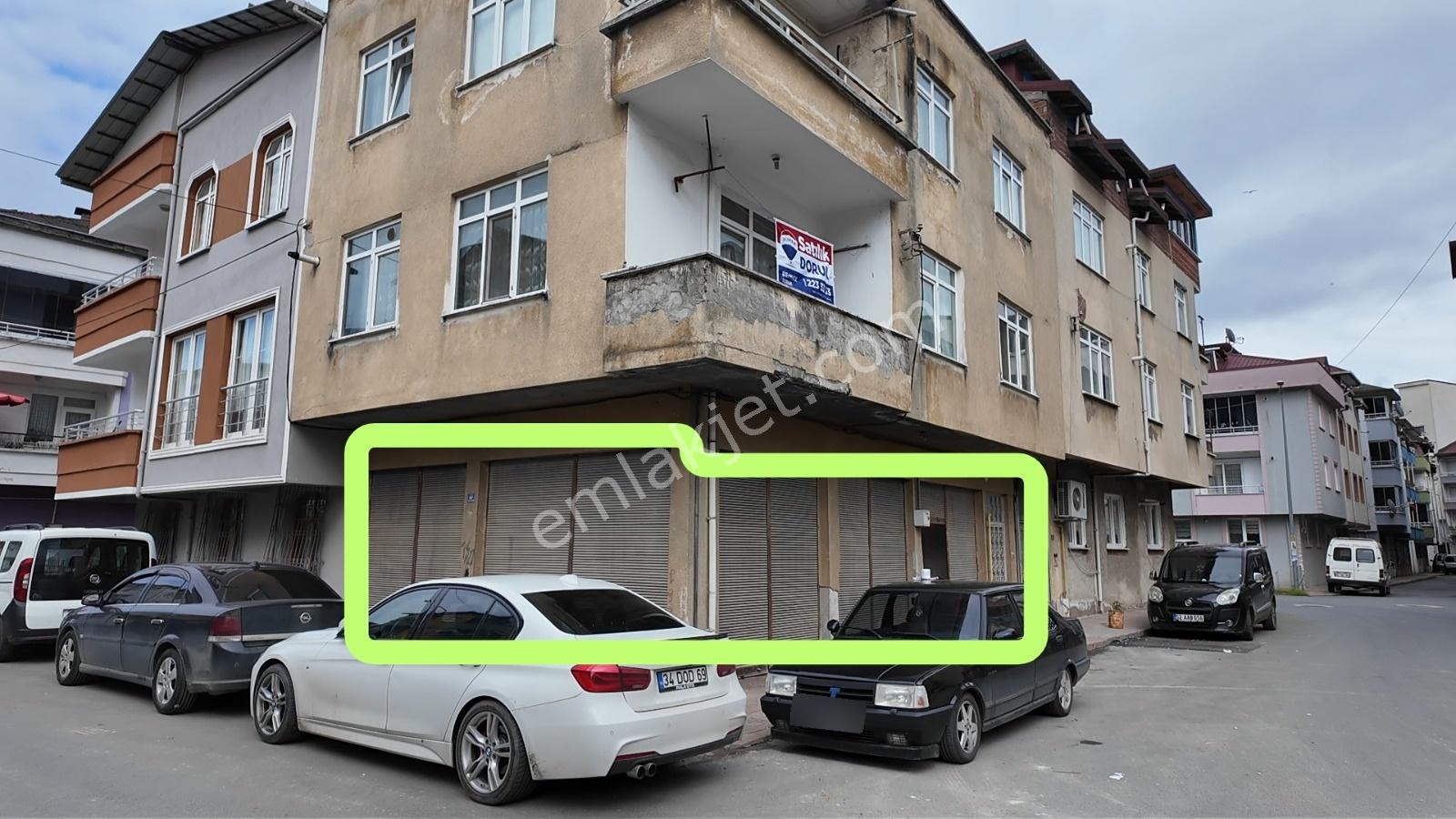 Karşıyakada 70 M² Çift Cepheli Kepenkli Dükkan Depoya Uygun