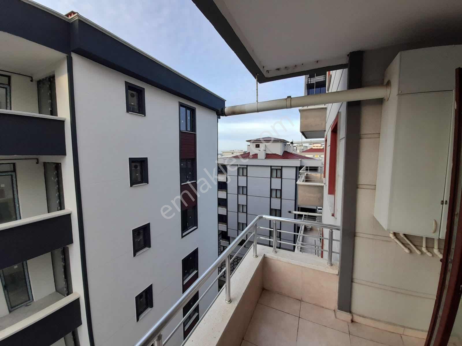 Körfez Mahallesi'nde Tramvaya 20 Metre Eşyalı Kiralık 1+1 - Görsel 8