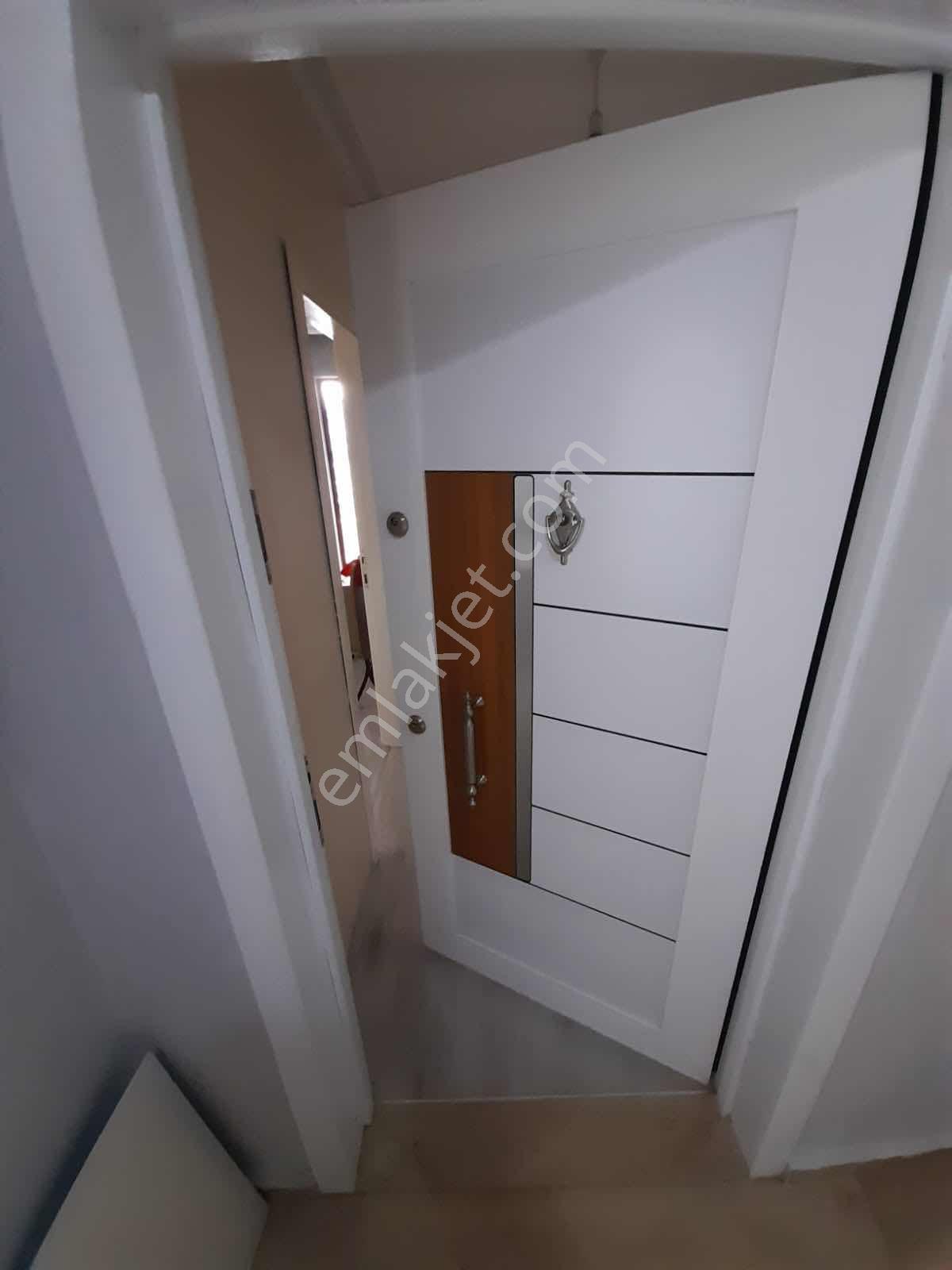 Körfez Mahallesi'nde Tramvaya 20 Metre Eşyalı Kiralık 1+1 - Görsel 10