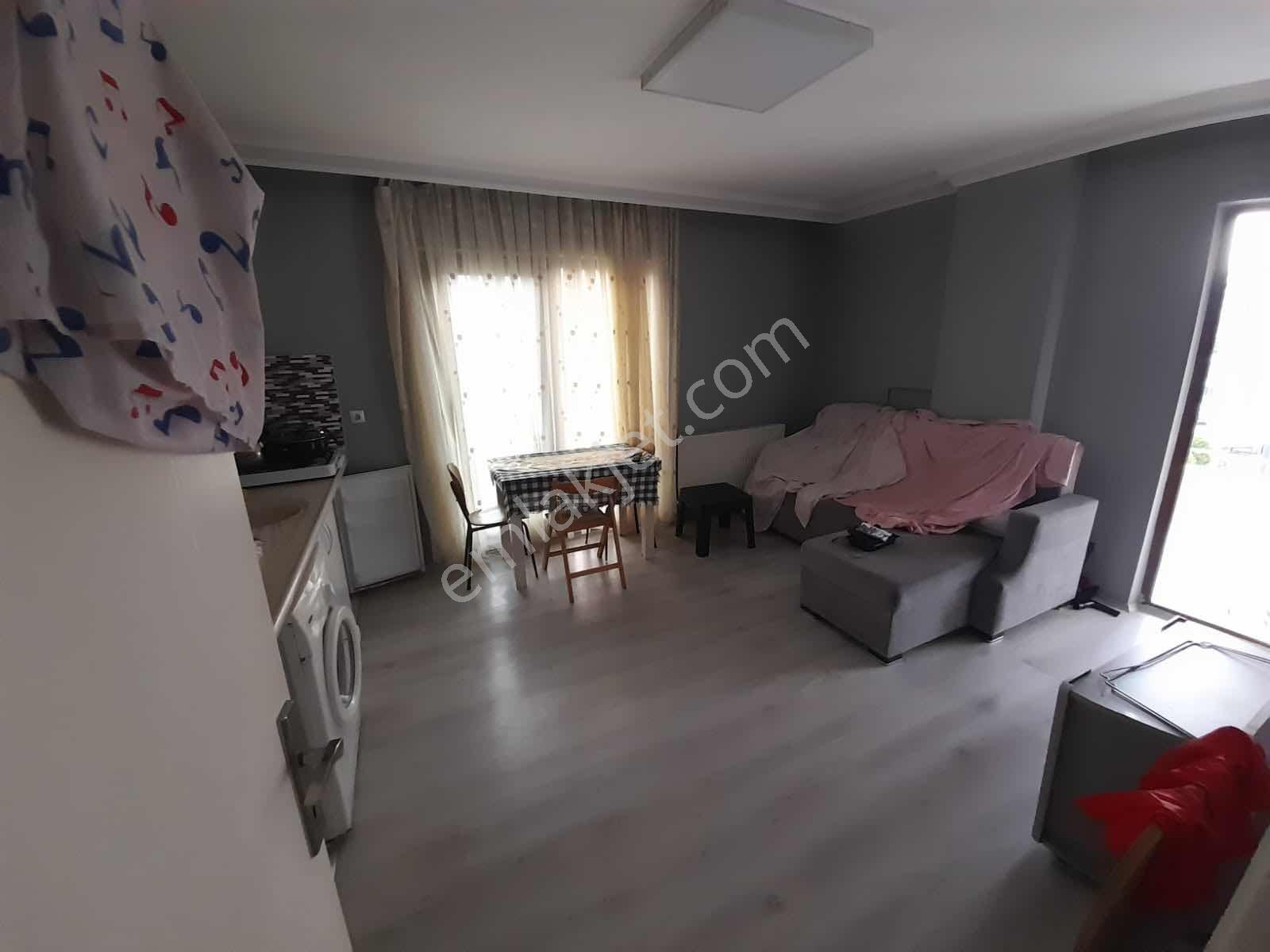 Körfez Mahallesi'nde Tramvaya 20 Metre Eşyalı Kiralık 1+1 - Görsel 3