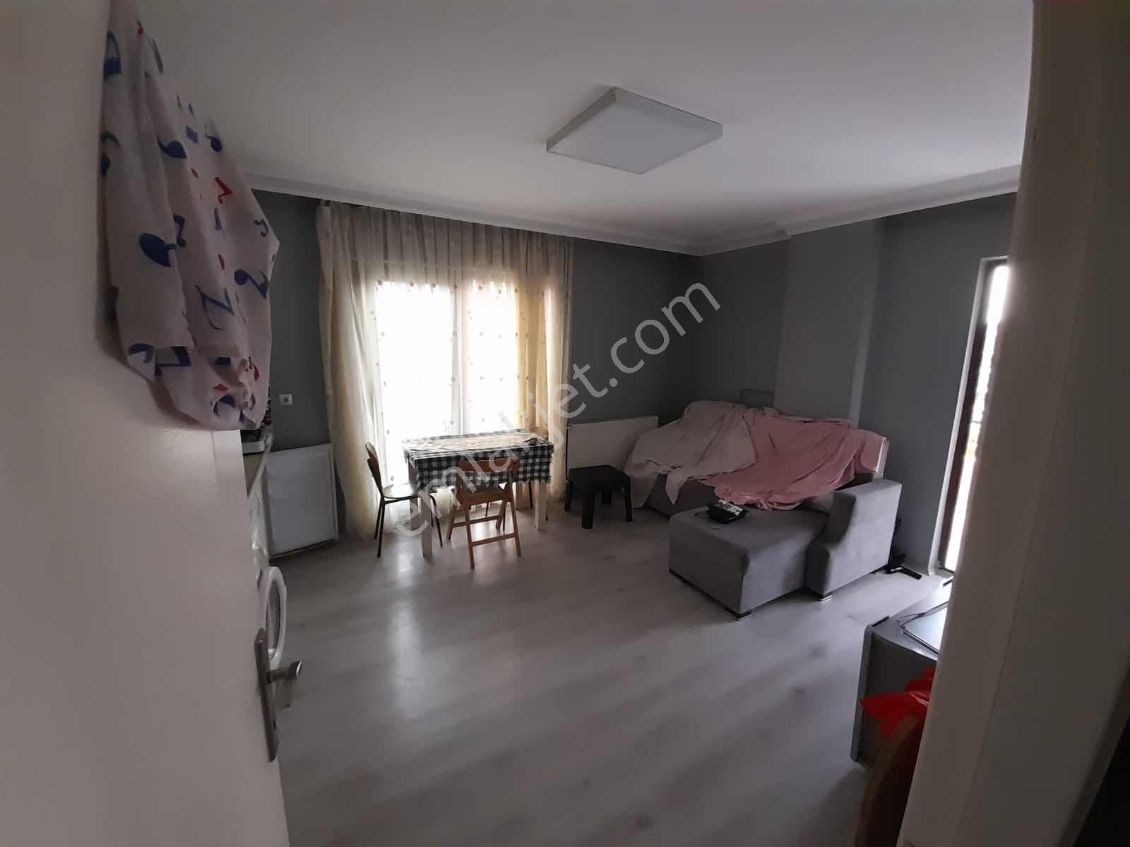 Körfez Mahallesi'nde Tramvaya 20 Metre Eşyalı Kiralık 1+1 - Görsel 5
