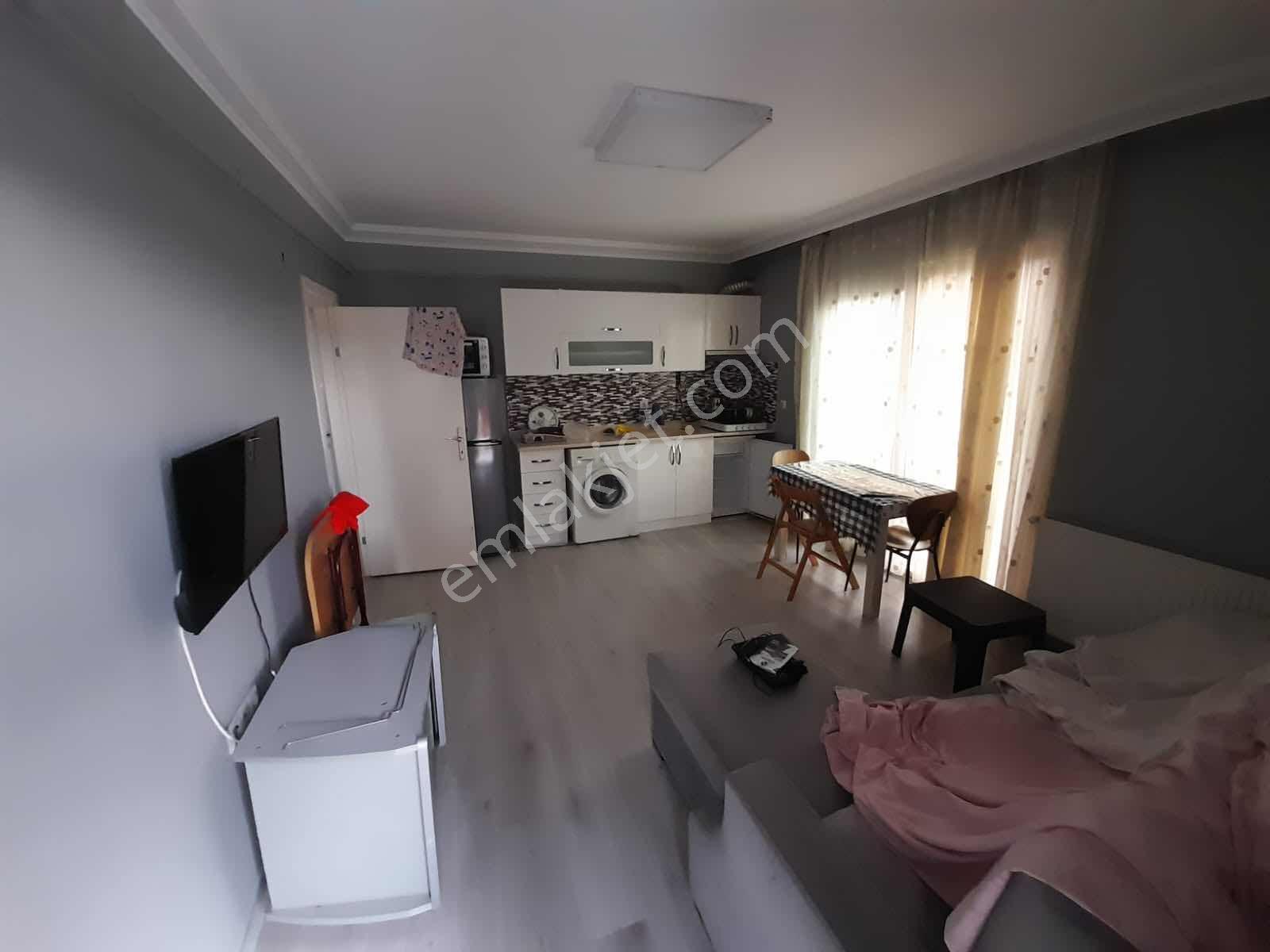 Körfez Mahallesi'nde Tramvaya 20 Metre Eşyalı Kiralık 1+1