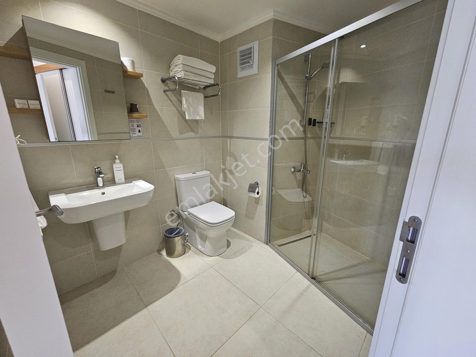 Kuşadası Ramada Resort'te Satılık Deniz Manzaralı 3+1 Rezidans - Görsel 17