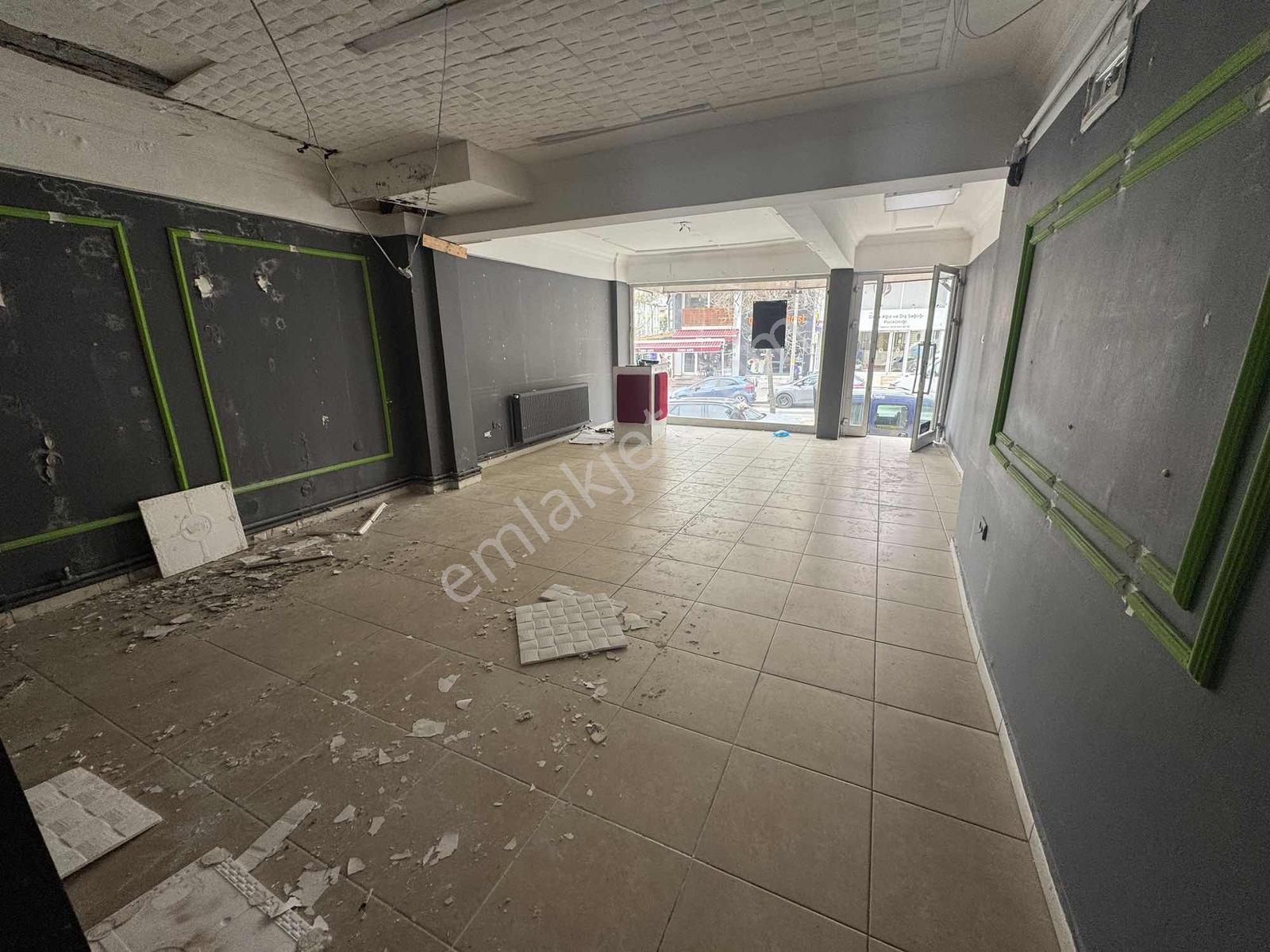 Çekmeköy Şahinbey Caddesinde 90 M2 Prestijli Kiralık Dükkan - Görsel 29