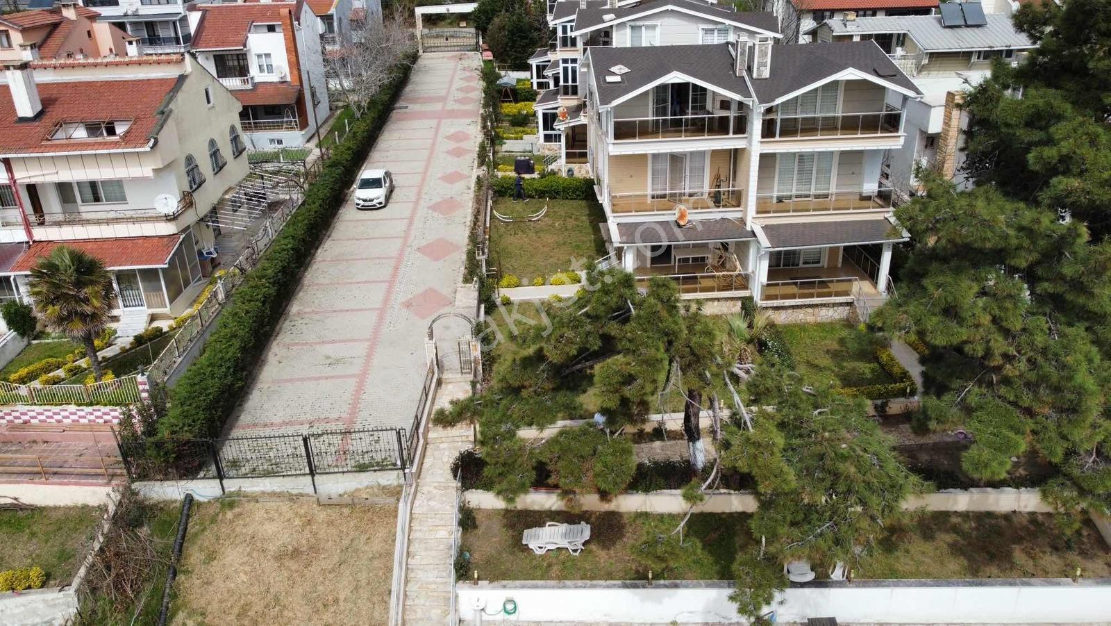 Leb-i Derya Denize Sıfır Site İçinde Geniş Bahçeli Lüx Villa - Görsel 18