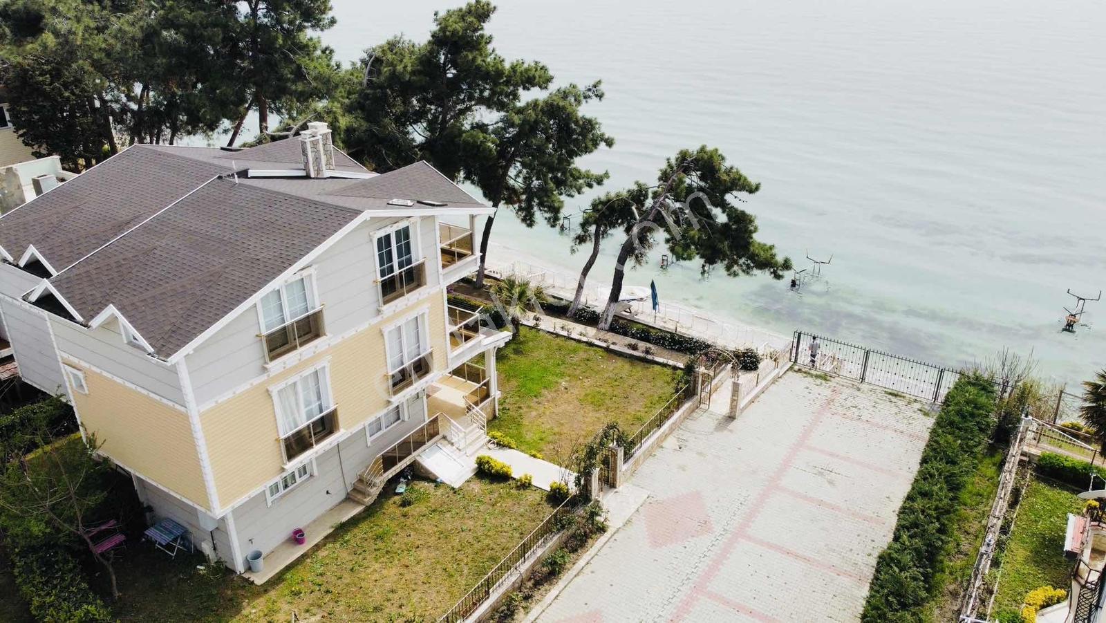 Leb-i Derya Denize Sıfır Site İçinde Geniş Bahçeli Lüx Villa - Görsel 7