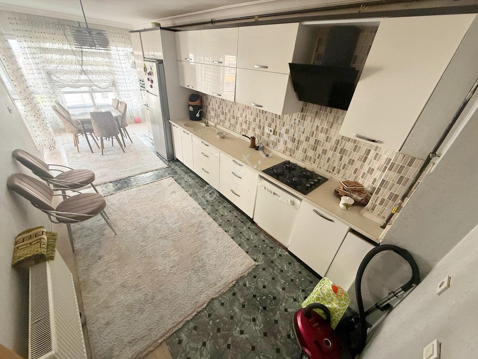 Çigdemtepe Cadde Üzerinde Çift Bloklu Site İçerisinde 3+1 - Görsel 4