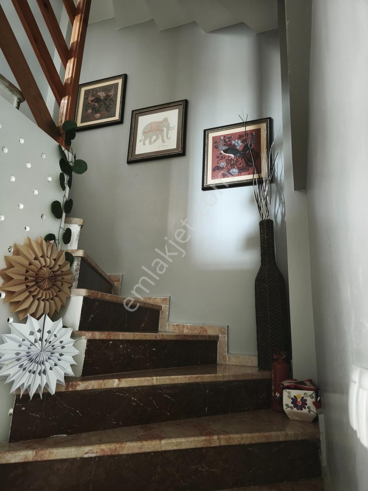 Erdek Sahil Mahalesin De Site İçin De Satılık Eşyalı Villa - Görsel 33