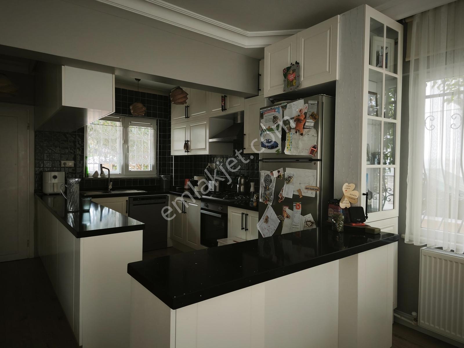Erdek Sahil Mahalesin De Site İçin De Satılık Eşyalı Villa - Görsel 6