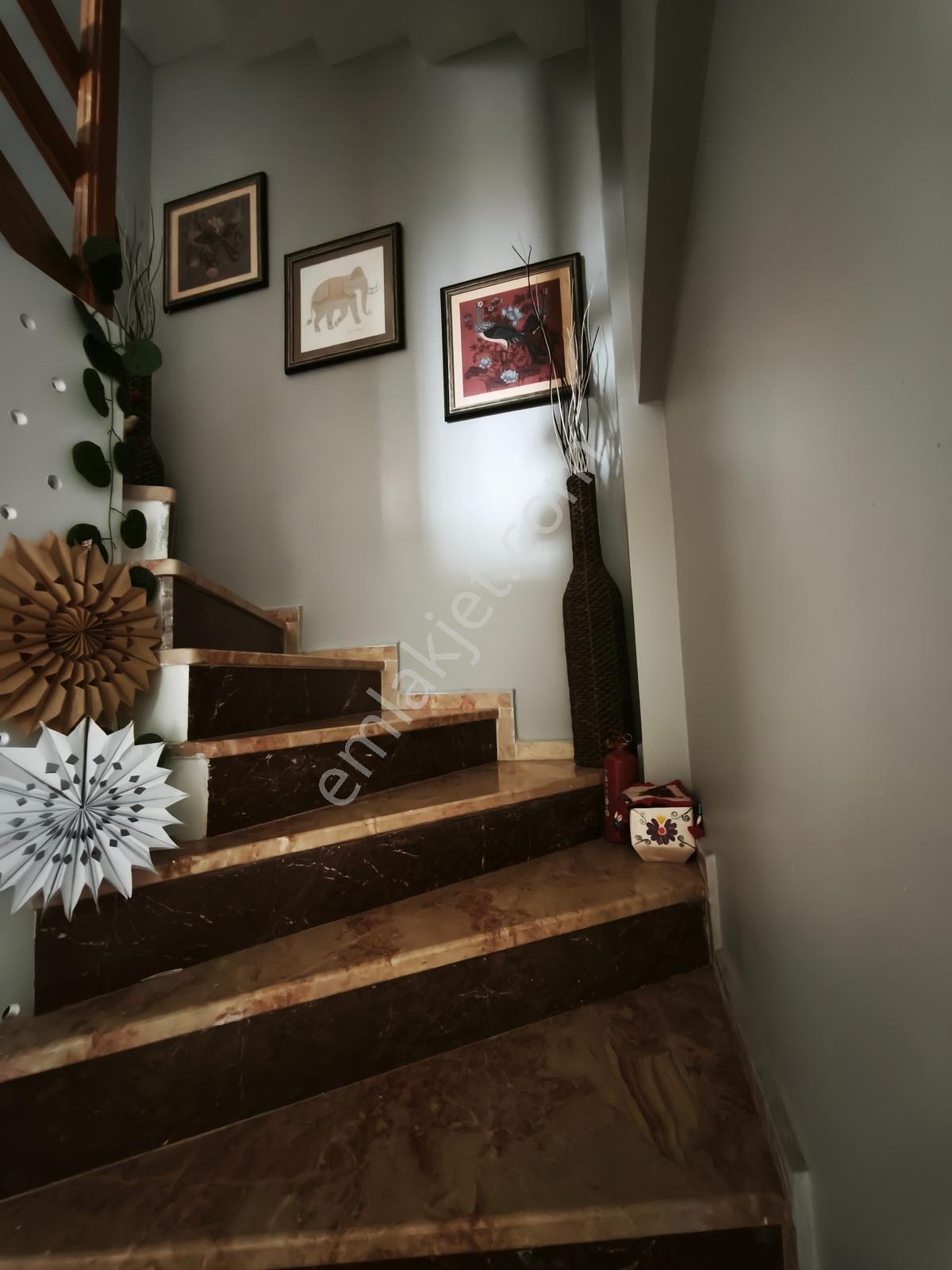 Erdek Sahil Mahalesin De Site İçin De Satılık Eşyalı Villa - Görsel 19